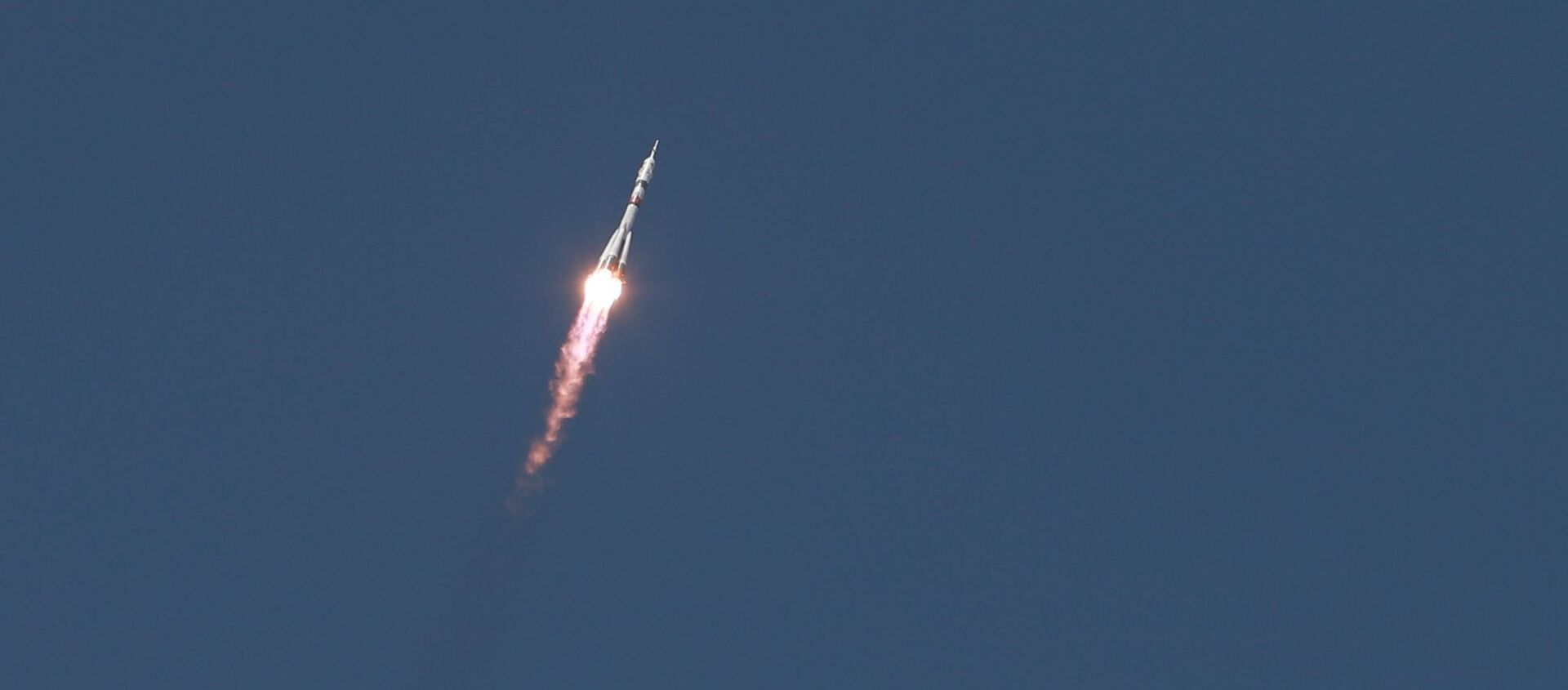 إطلاق الصاروخ الحامل Soyuz-2.1 مع المركبة الفضائية المأهولة Soyuz MS-18 وطاقم الرحلة طويلة المدى ISS-65 من منصة الإطلاق رقم 31 من قاعدة بايكونور الفضائية، 9 أبريل 2021 - سبوتنيك عربي, 1920, 09.04.2021
