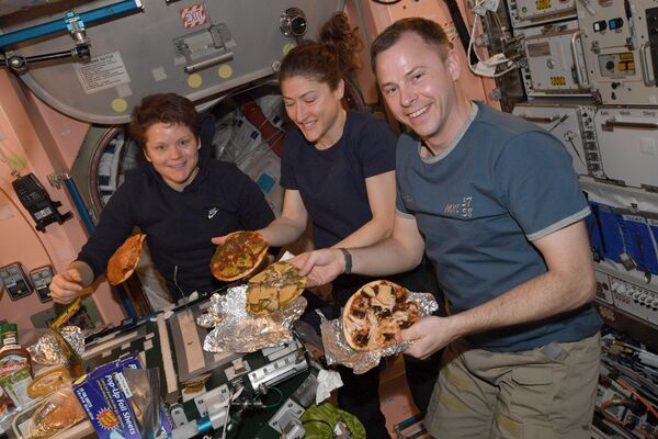 تحضير البيتزا على متن محطة الفضاء الدولية - سبوتنيك عربي