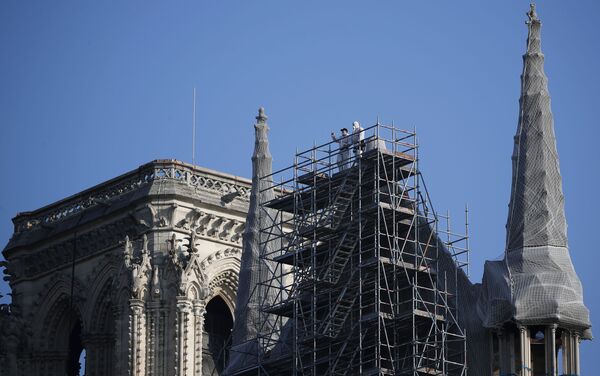 عمليات الترميم في كاتدرائية نوتردام في باريس، فرنسا 15 أبريل 2021 - سبوتنيك عربي