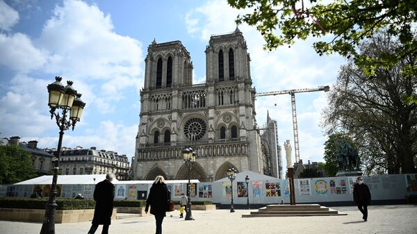 عمليات الترميم في كاتدرائية نوتردام في باريس، فرنسا 15 أبريل 2021 - سبوتنيك عربي