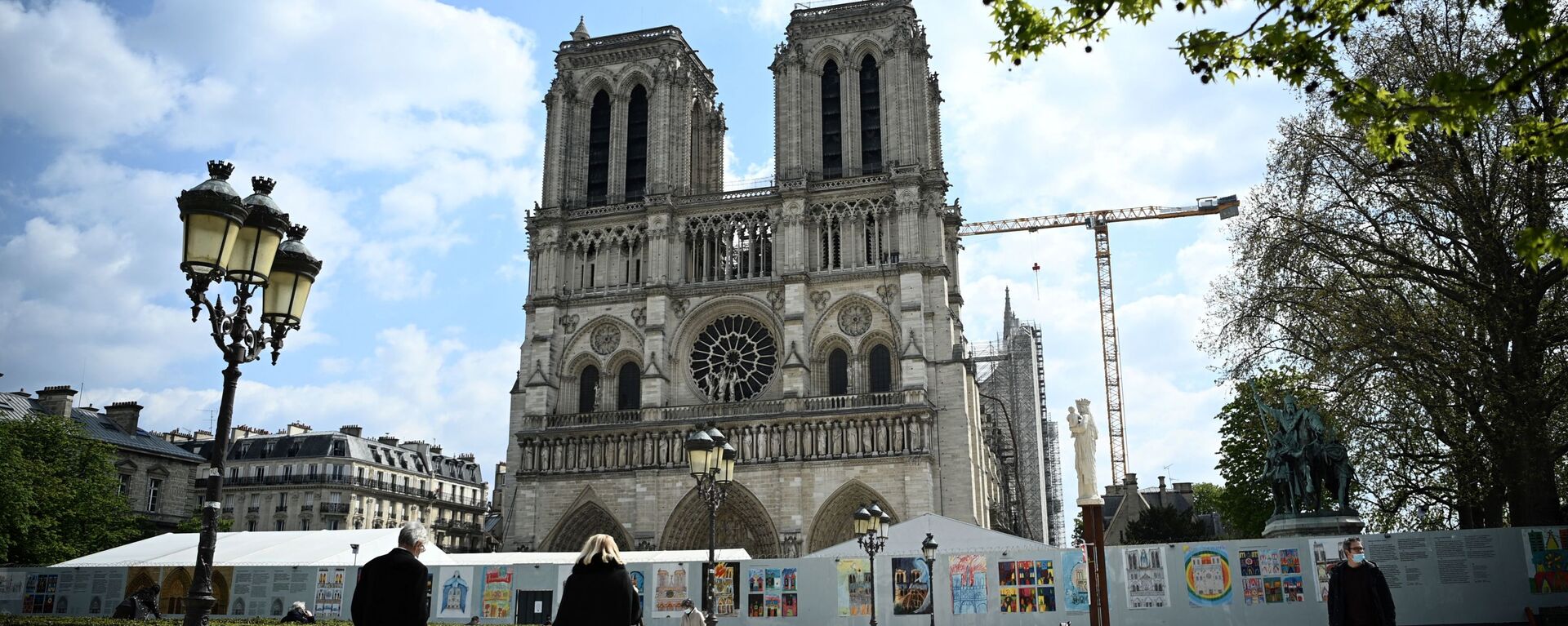 عمليات الترميم في كاتدرائية نوتردام في باريس، فرنسا 15 أبريل 2021 - سبوتنيك عربي, 1920, 16.04.2022