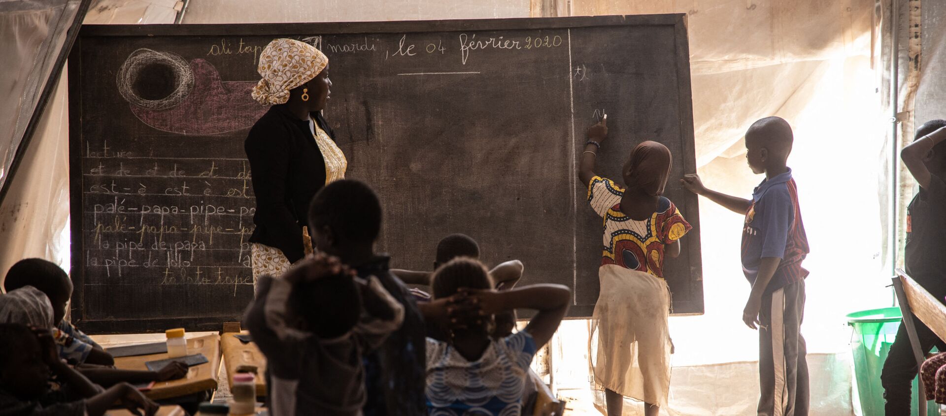 أطفال المدارس الابتدائية في دوري، بوركينا فاسو، 4 فبراير 2020 - سبوتنيك عربي, 1920, 15.04.2021