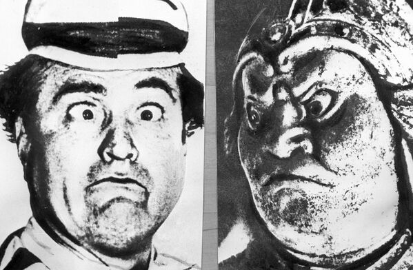 الفنان الكوميدي ريد سكيلتون (يسار) وإله الحرب الياباني في القرن الـ7 (يمين)، 1966 - سبوتنيك عربي
