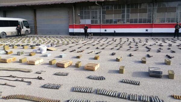 الأجهزة الأمنية السورية تضبط مستودعا ضخما للأسلحة في بادية حمص - سبوتنيك عربي