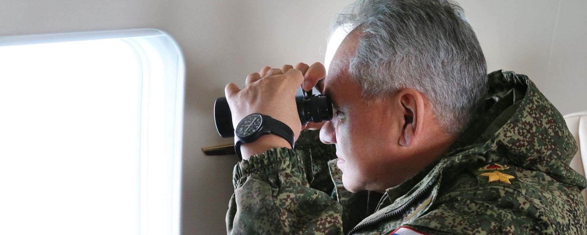 وزير الدفاع الروسي سيرغي شويغو، يراقب مناورات قوات الجيش الروسي في شبه جزيرة القرم الروسية، روسيا 22 أبريل 2021 - سبوتنيك عربي, 1920, 07.01.2022
