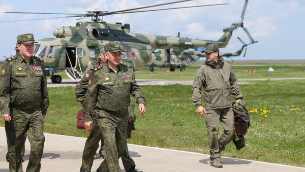 القوات  الروسية المشاركة في التفتيش المفاجئ على الاستعداد القتالي جنوبي وغربي البلاد في ميدان أوبوك في شبه جزيرة القرم، روسيا 22 أبريل 2021 - سبوتنيك عربي