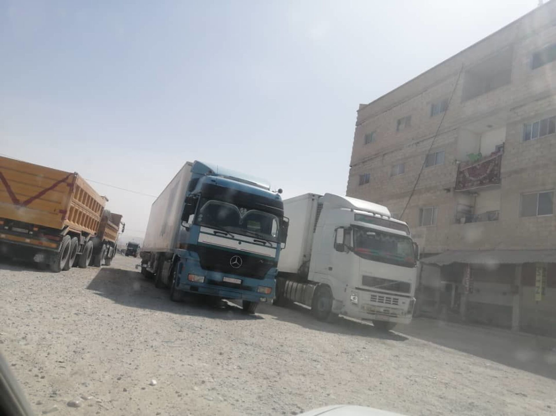 الشاحنات السورية تعاني من جابر الأردني وتتجه إلى العراق في طريقها للسعودية - سبوتنيك عربي, 1920, 25.04.2021