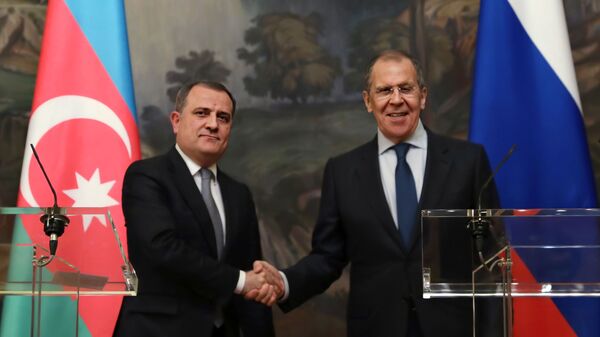  وزير الخارجية الروسي سيرغي لافروف، مع وزير الخارجية الأذربيجاني جيهون بيراموف - سبوتنيك عربي