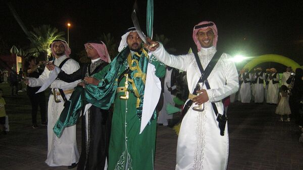 رقصة العرضة النجدية وتعرف أيضا بـ العرضة السعودية - سبوتنيك عربي