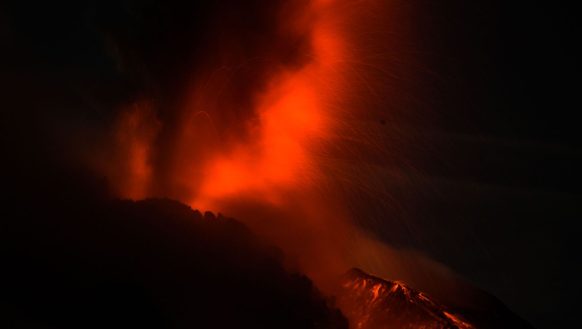 ثوران بركان سينابونغ في إندونيسيا 28 أبريل 2021 - سبوتنيك عربي, 1920, 22.05.2021