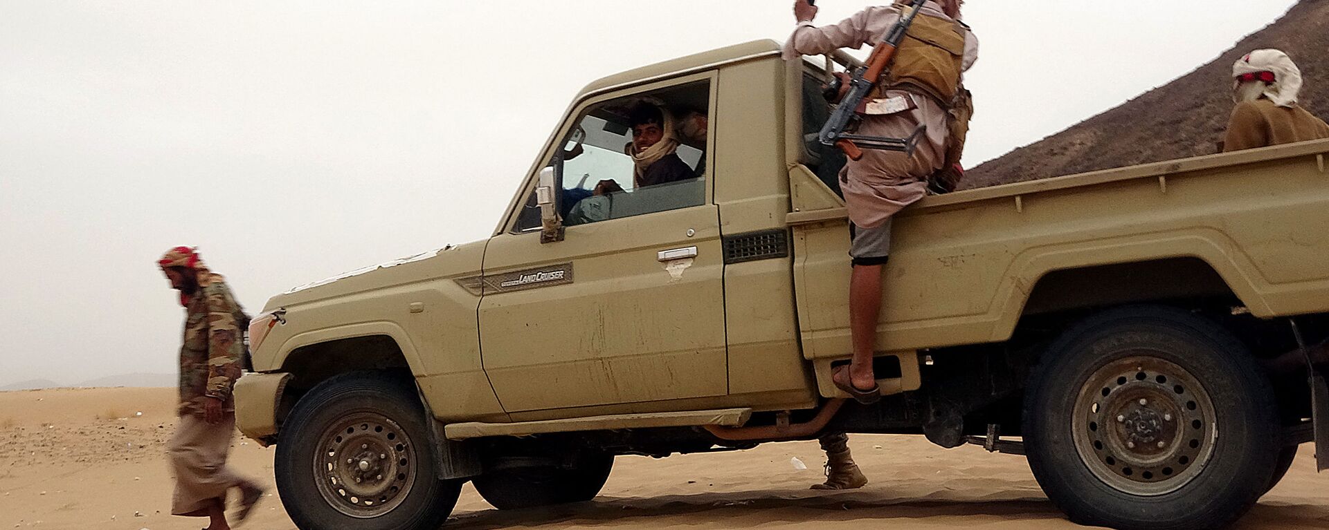 القوات الموالية لقوات التحالف العربي بقيادة السعودية، على الجبهة القتالية ضد أنصار الله الحوثيين، شمال شرق محافظة مأرب، اليمن 27 أبريل 2021 - سبوتنيك عربي, 1920, 11.06.2021