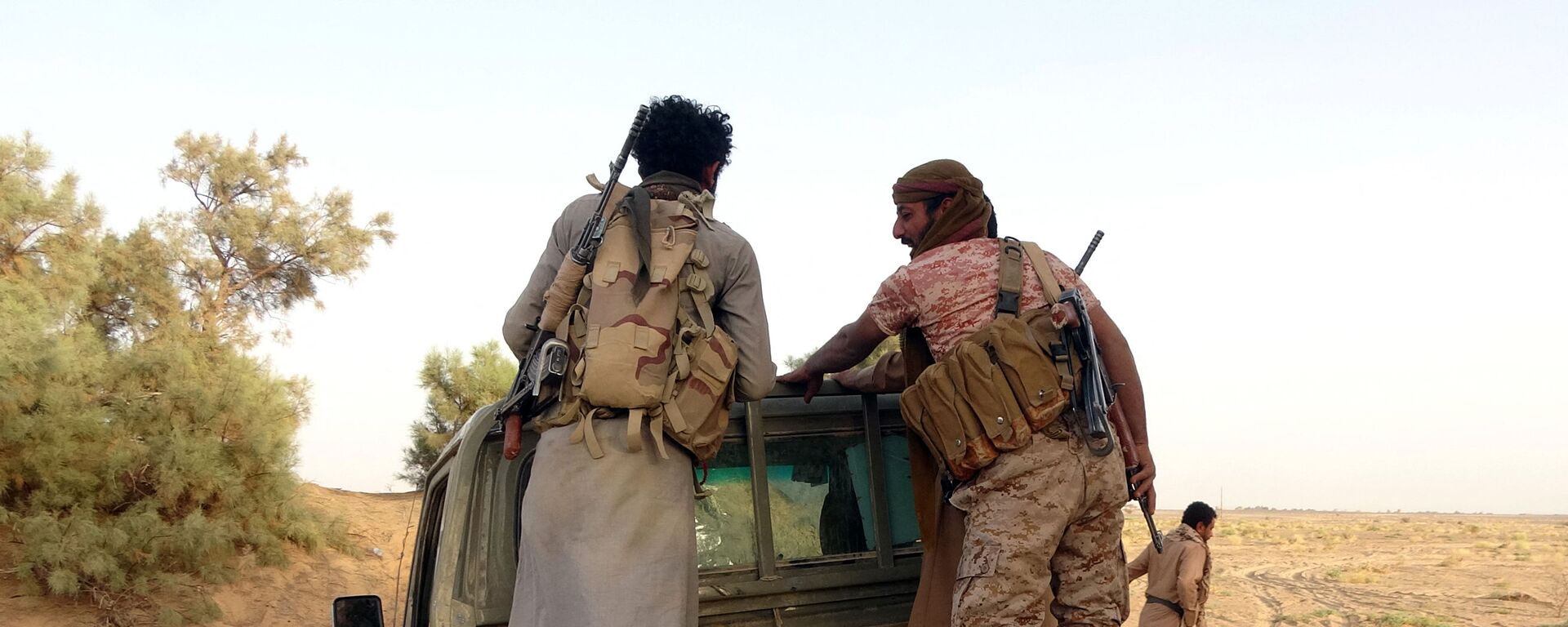 القوات الموالية لقوات التحالف العربي بقيادة السعودية، على الجبهة القتالية ضد أنصار الله الحوثيين، شمال شرق محافظة مأرب، اليمن 27 أبريل 2021 - سبوتنيك عربي, 1920, 20.09.2021