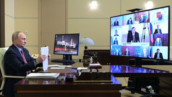 الرئيس الروسي فلاديمير بوتين خلال اجتماع افتراضي مع ممثلي مجتمع الأعمال الفرنسي، في مقره نوفور أوغاروفو، ضواحي موسكو، روسيا 29 أبريل 2021 - سبوتنيك عربي