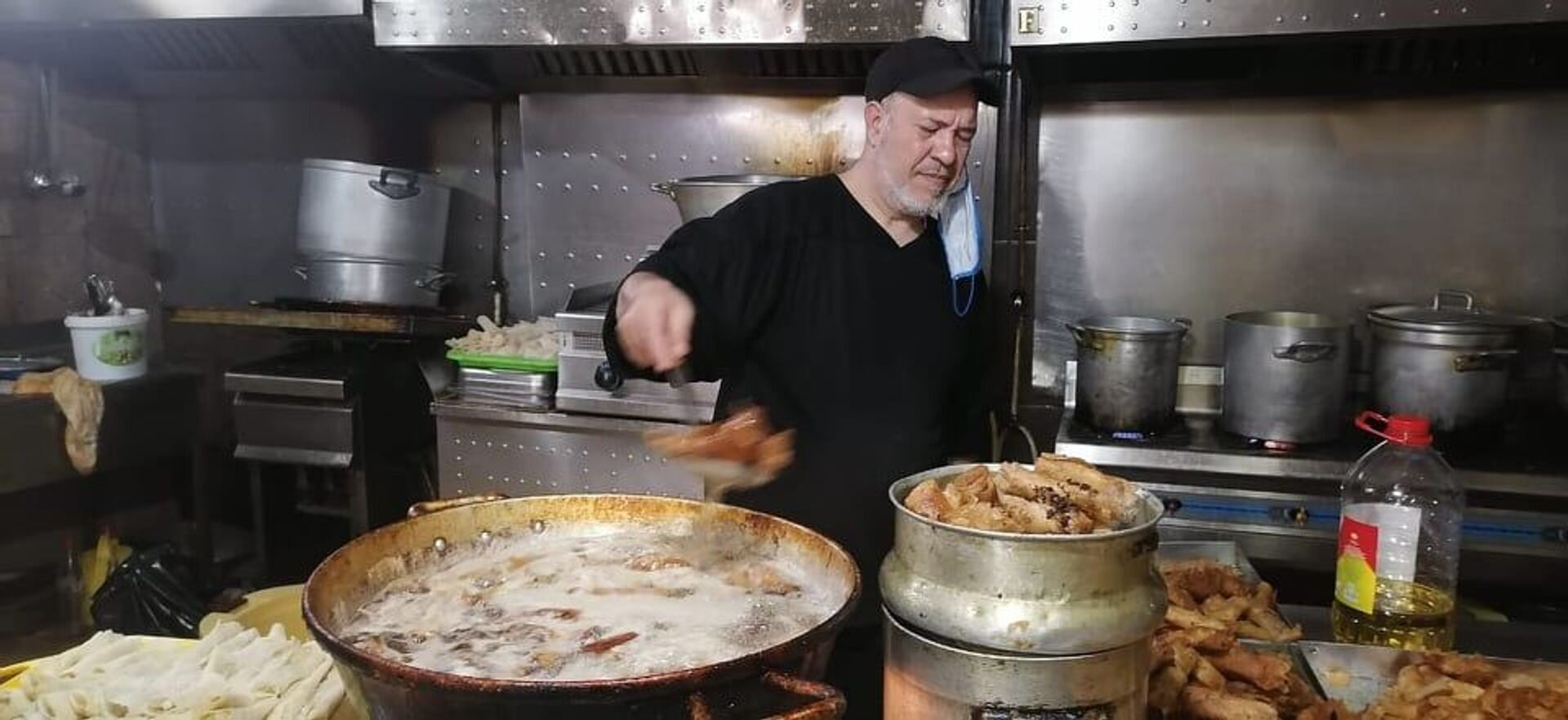 للعام 11 على التوالي.. تونسي يحوّل مطعمه إلى مزار للمحتاجين خلال شهر رمضان... صور وفيديو - سبوتنيك عربي, 1920, 02.05.2021