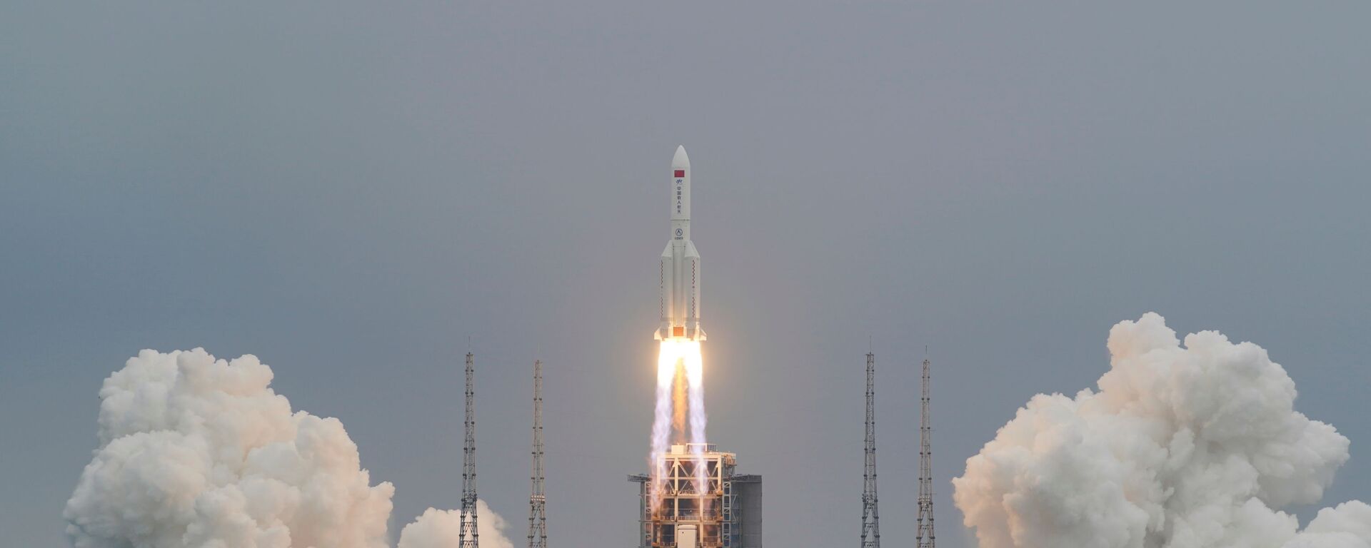 انطلاق صاروخ لونغ مارش - 5 بي واي 2، الذي يحمل الوحدة الأساسية لمحطة الفضاء الصينية تيانخه، من وينتشانغ، 29 نيسان/ أبريل 2021 - سبوتنيك عربي, 1920, 14.06.2021