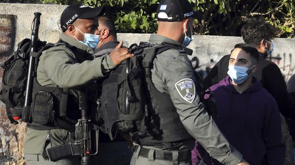 مواجهات بين أهالي حي الشيخ جراح وقوات الشرطة الإسرائيلية والمستوطنين، القدس الشرقية، فلسطين، 19 مارس 2021 - سبوتنيك عربي