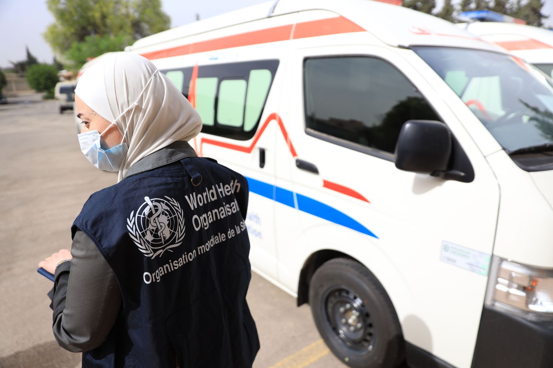 سوريا تتسلم من منظمة الصحة العالمية 40 سيارة إسعاف مجهزة.. فيديو - سبوتنيك عربي, 1920, 09.05.2021