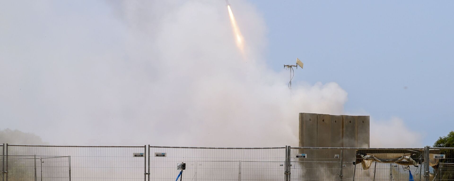 القبة الحديدية تتلقى صواريخ المقاومة الفلسطينية من قطاع غزة باتجاه أراضي غلاف غزة، فلسطين 11 مايو 2021 - سبوتنيك عربي, 1920, 24.09.2021