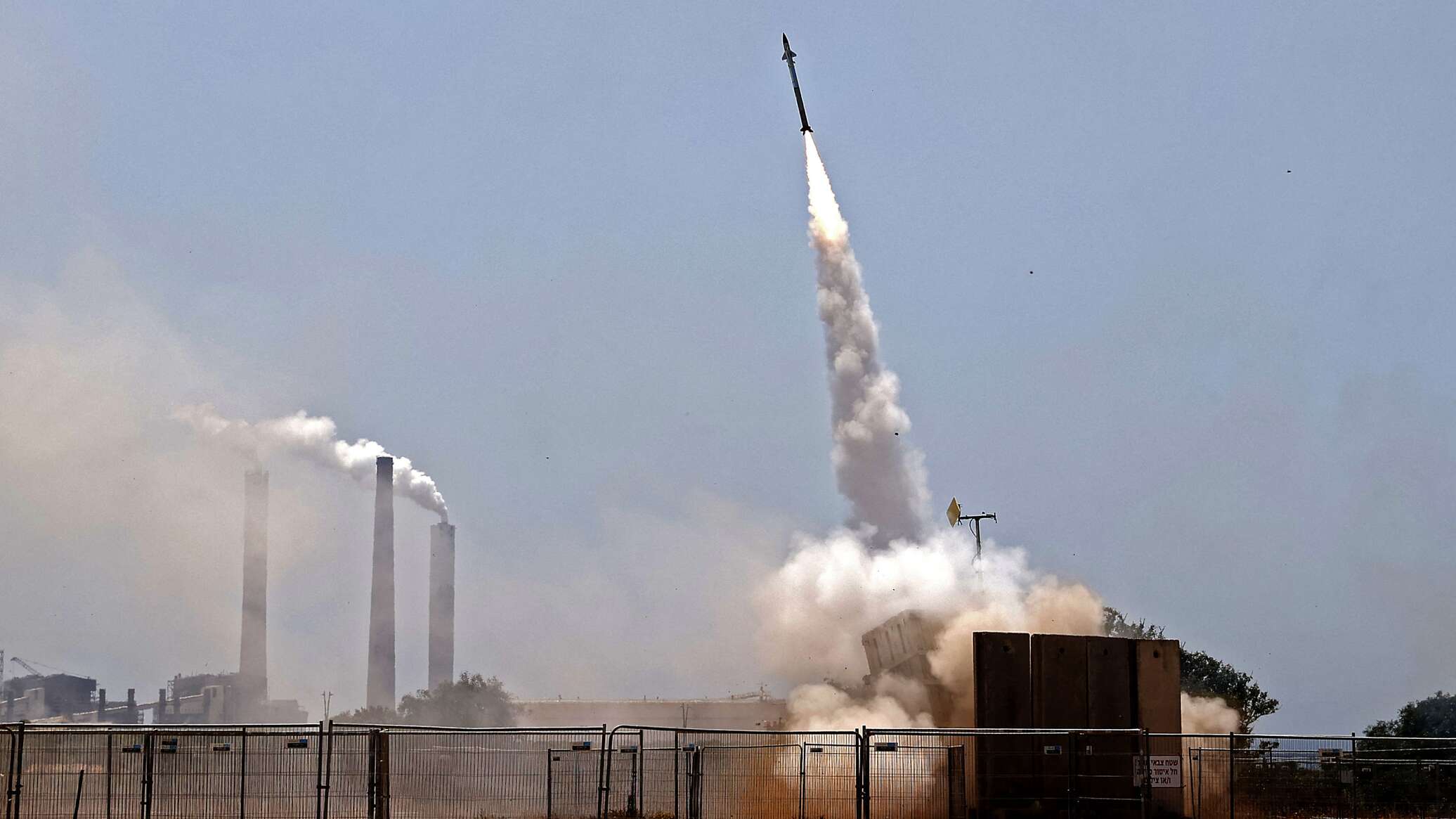إسرائيل تطلب من أمريكا تزويدها بصواريخ "القبة الحديدية"