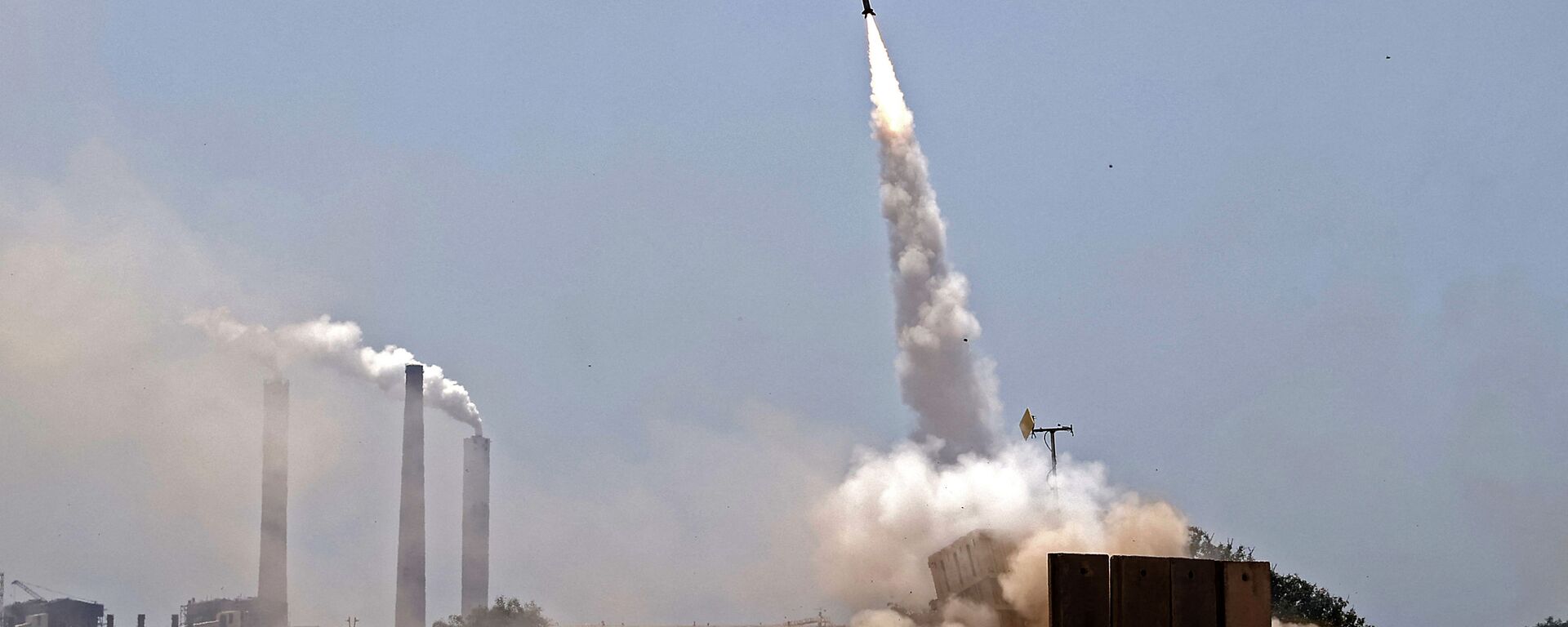 اطلاق المقاومة الفلسطينية الصواريخ من قطاع غزة باتجاه أراضي غلاف غزة، فلسطين 11 مايو 2021 - سبوتنيك عربي, 1920, 20.05.2021