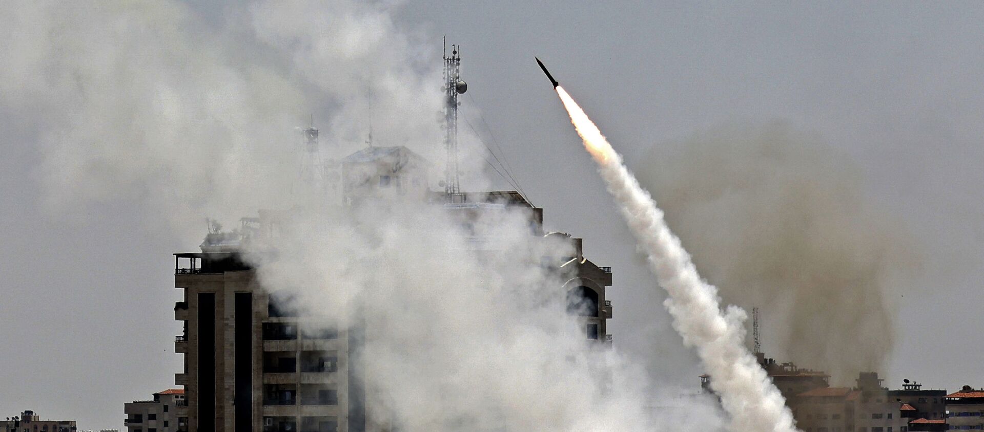 اطلاق المقاومة الفلسطينية الصواريخ من قطاع غزة باتجاه أراضي غلاف غزة، فلسطين 11 مايو 2021 - سبوتنيك عربي, 1920, 11.05.2021
