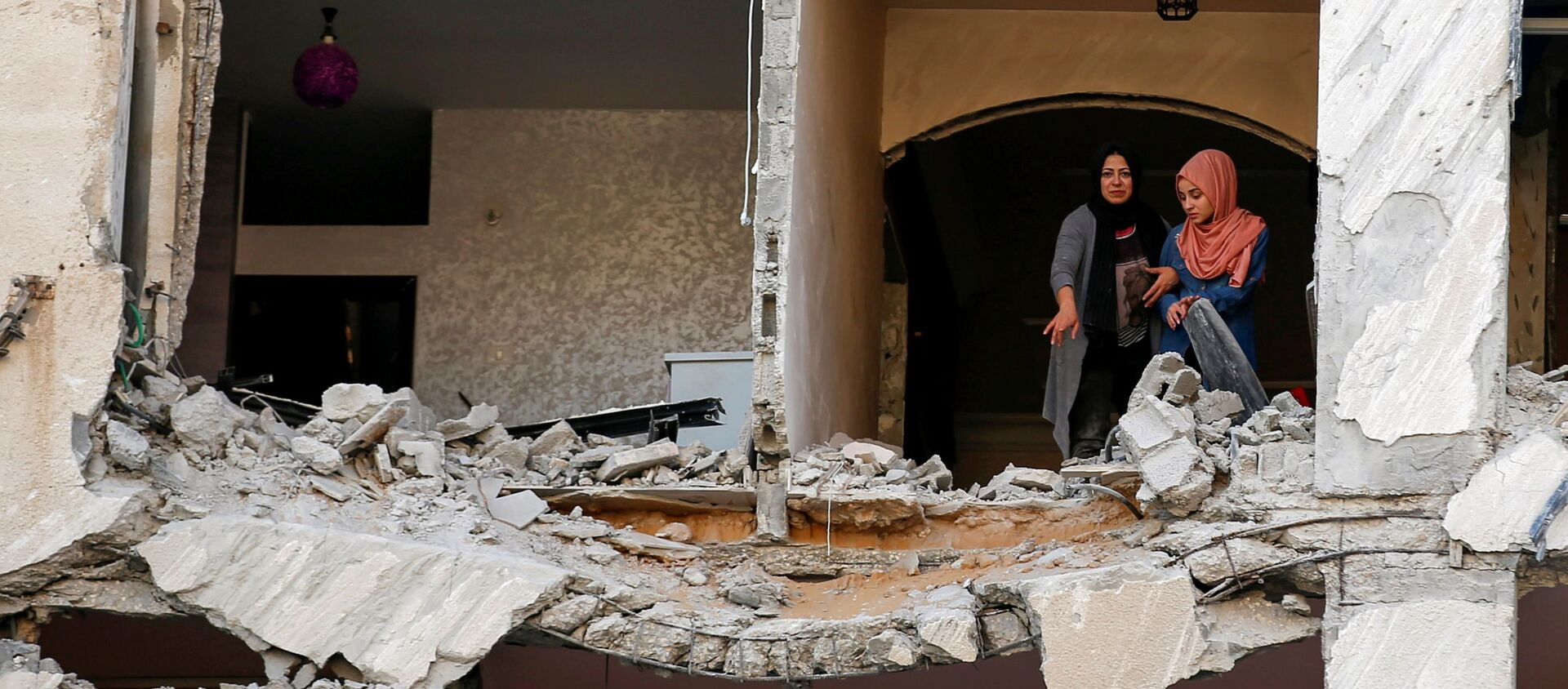 تداعيات قصف الطيران الحربي الإسرائيلي على مدينة غزة، قطاع غزة، فلسطين 11-12 مايو 2021 - سبوتنيك عربي, 1920, 12.05.2021