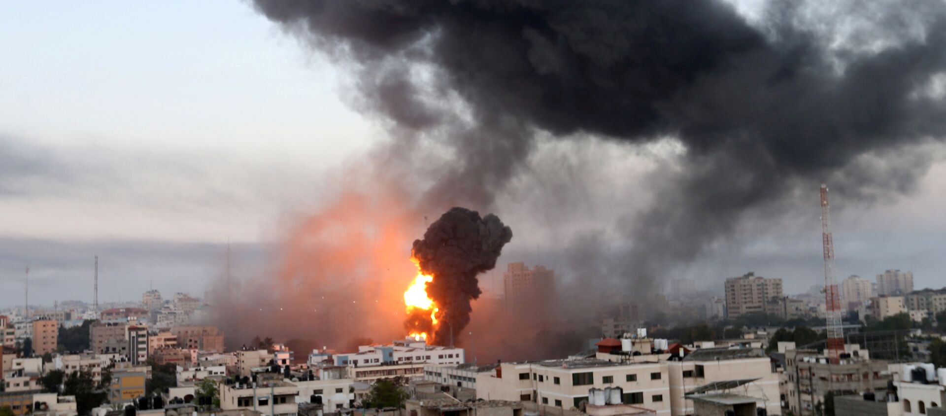  قصف مدينة غزة صباح يوم الأربعاء، قطاع غزة، فلسطين 12 مايو 2021 - سبوتنيك عربي, 1920, 12.05.2021