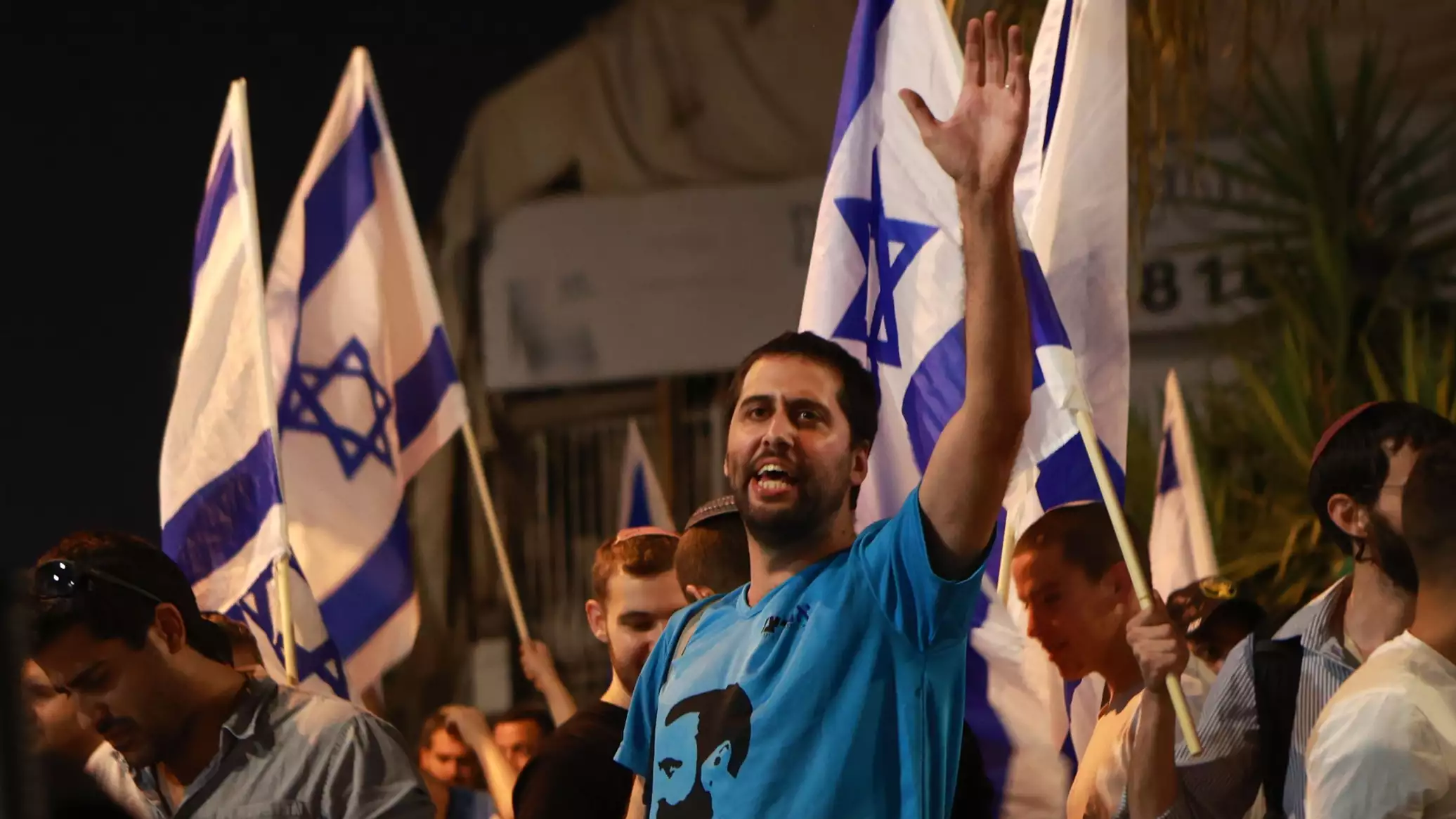 آلاف يتظاهرون أمام منزل نتنياهو في القدس للمطالبة بوقف الحرب وإعادة المحتجزين.. فيديو