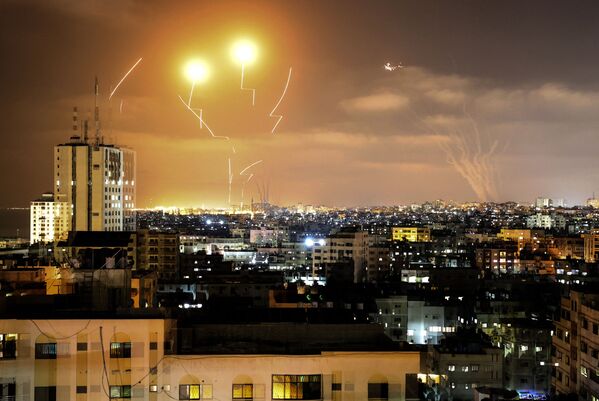 إطلاق المقاومة الفلسطينية الصواريخ من قطاع غزة باتجاه أراضي غلاف غزة، فلسطين  10مايو 2021 - سبوتنيك عربي