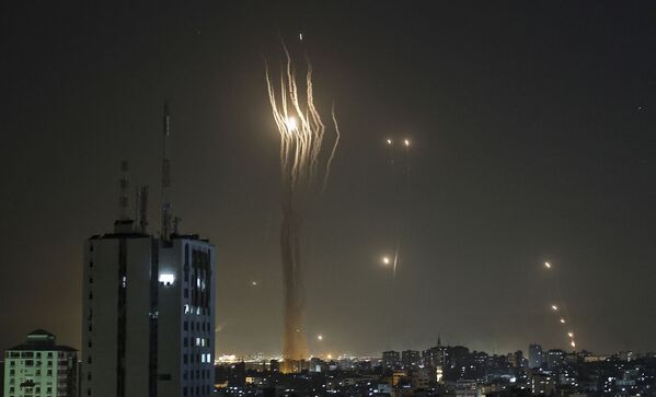 إطلاق المقاومة الفلسطينية الصواريخ من قطاع غزة باتجاه أراضي غلاف غزة، فلسطين  11 مايو2021 - سبوتنيك عربي
