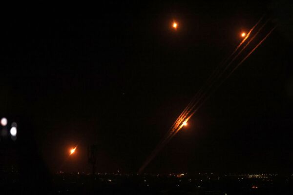 إطلاق المقاومة الفلسطينية الصواريخ من قطاع غزة باتجاه أراضي غلاف غزة، فلسطين  12 مايو2021 - سبوتنيك عربي