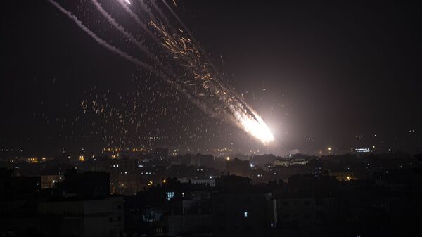 إطلاق المقاومة الفلسطينية الصواريخ من قطاع غزة باتجاه أراضي غلاف غزة، فلسطين  10 مايو2021 - سبوتنيك عربي