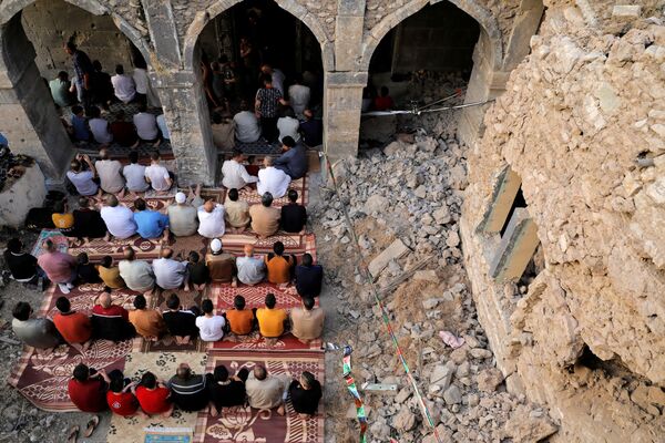  صلاة عيد الفطر في مسجد المصفى القديم في مدينة الموصل، العراق 13 مايو 2021 - سبوتنيك عربي