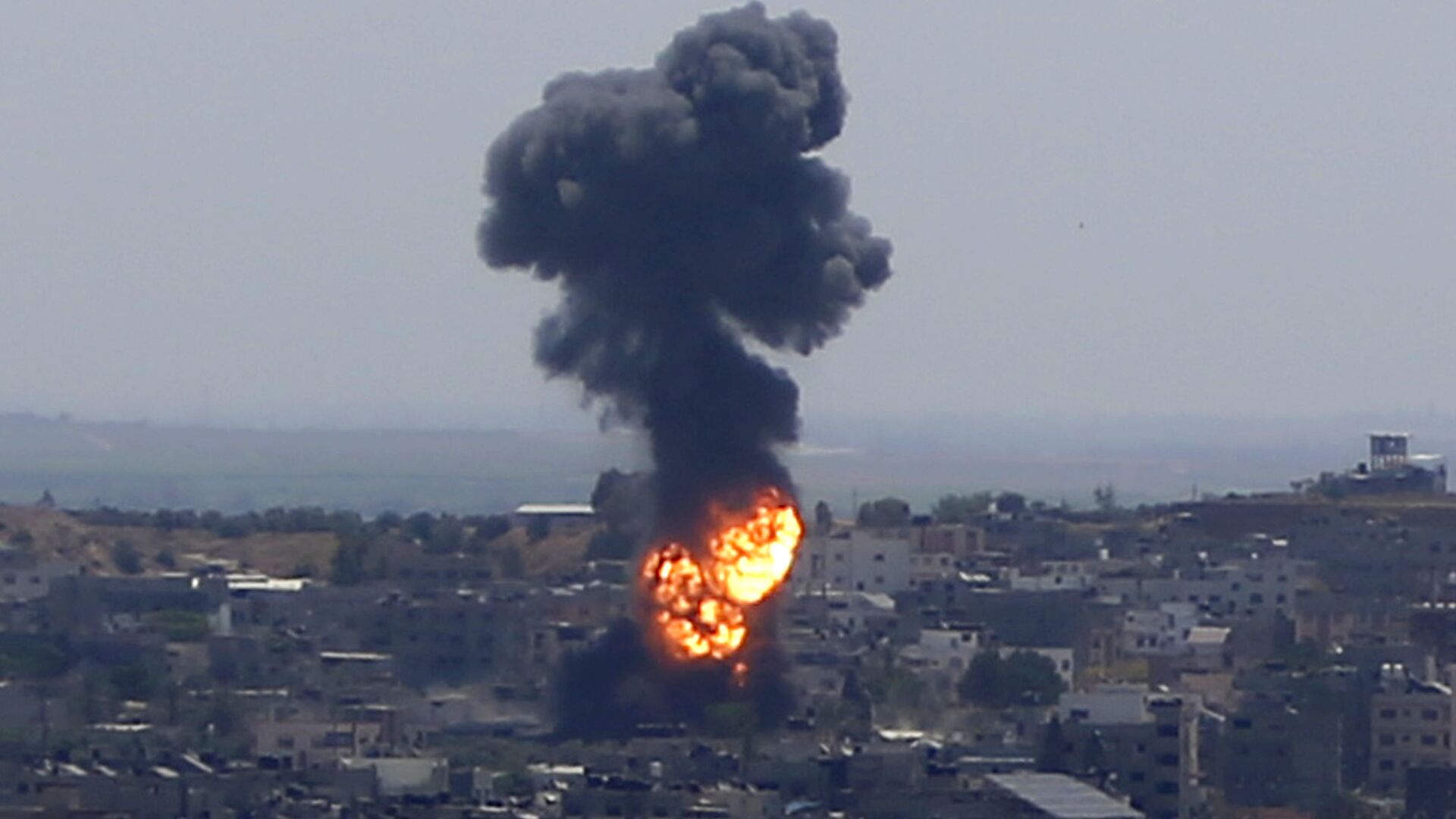 تجدد قصف الطيران الحربي على مناطق متفرقة في مدينة غزة، قطاع غزة، فلسطين، 13 مايو 2021 - سبوتنيك عربي, 1920, 14.05.2021