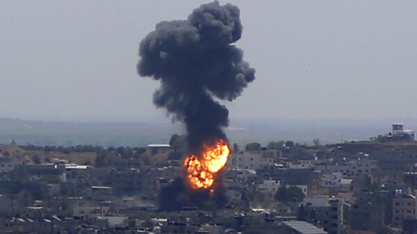 تجدد قصف الطيران الحربي على مناطق متفرقة في مدينة غزة، قطاع غزة، فلسطين، 13 مايو 2021 - سبوتنيك عربي
