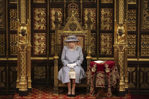 ملكة بريطانيا العظمى، إليزابيث الثانية، تلقي كلمة في مجلس اللوردات بقصر وستمنستر في لندن، بريطانيا 11 مايو 2021 - سبوتنيك عربي