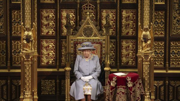 ملكة بريطانيا العظمى، إليزابيث الثانية، تلقي كلمة في مجلس اللوردات بقصر وستمنستر في لندن، بريطانيا 11 مايو 2021 - سبوتنيك عربي