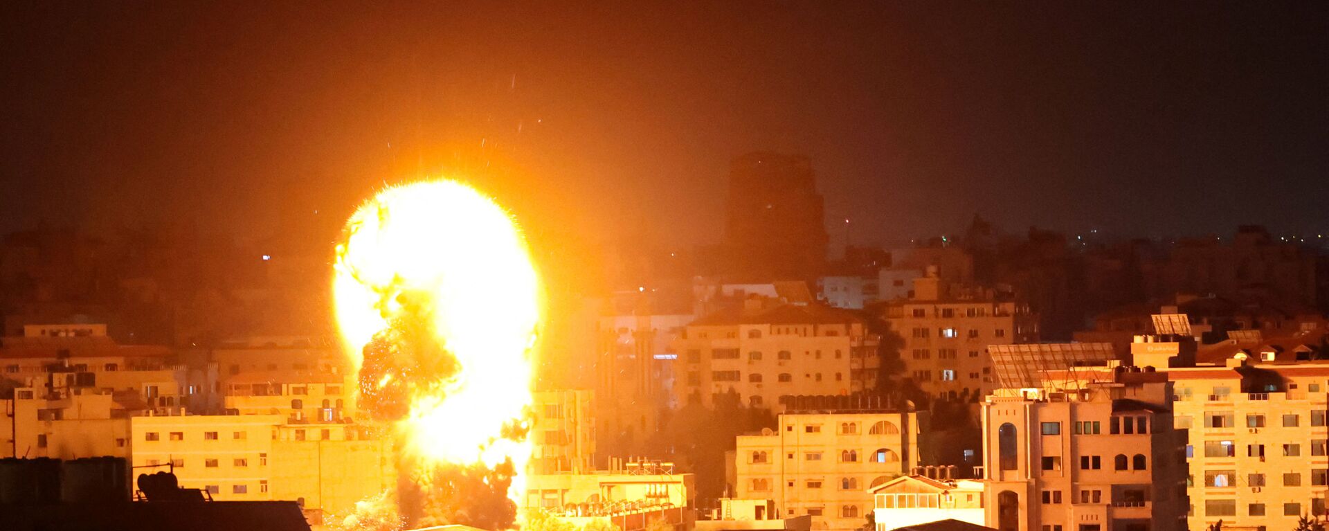 الجيش الإسرائيلي يشن غارات عنيفة على قطاع غزة 17 مايو 2021 - سبوتنيك عربي, 1920, 17.05.2021