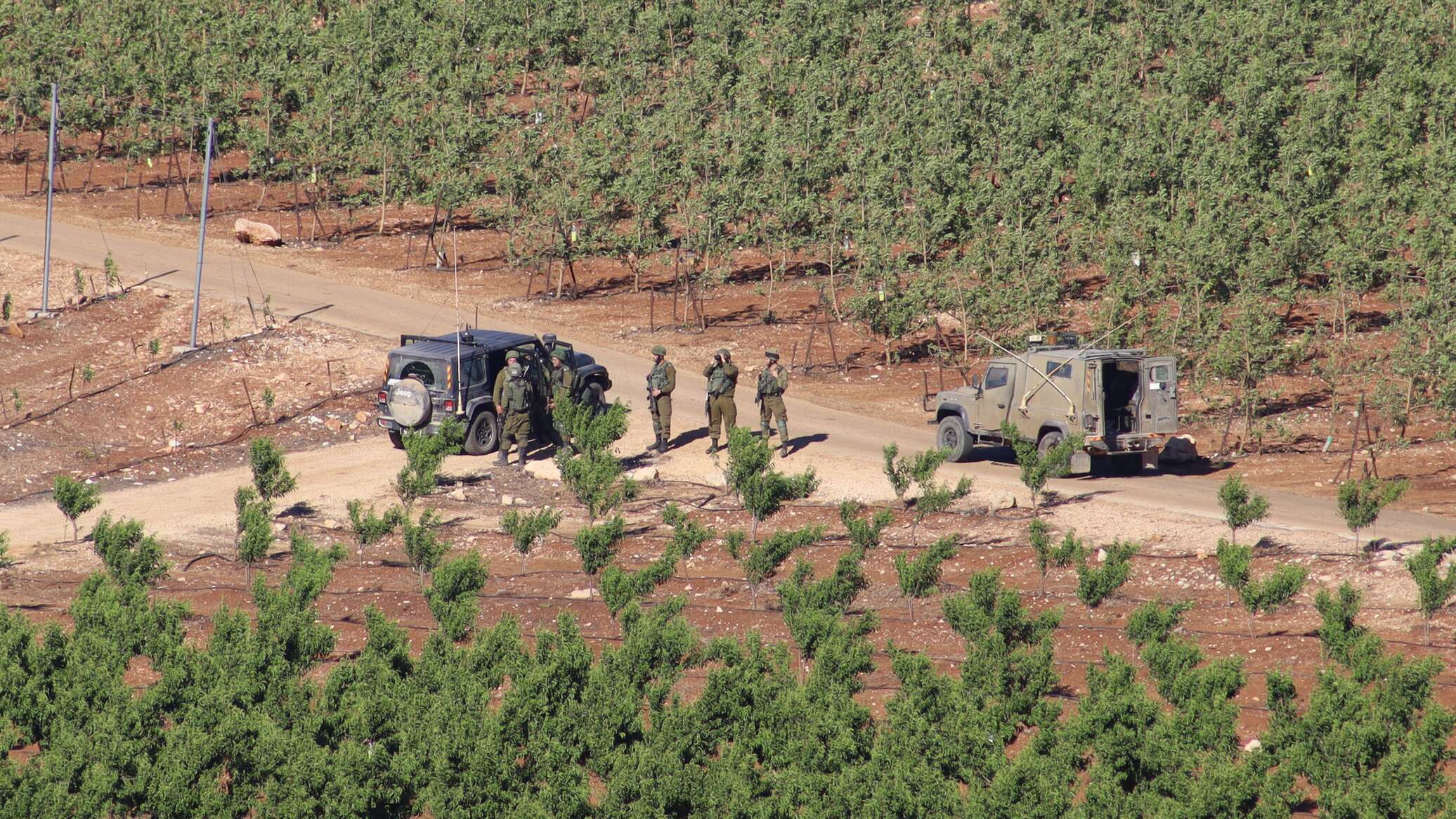 الجيش الإسرائيلي يطلق النار على عناصر من "حزب الله" قرب السياج الحدودي