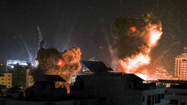 الطيران الحربي الإسرائيلي يقصف غزة 18 مايو - سبوتنيك عربي