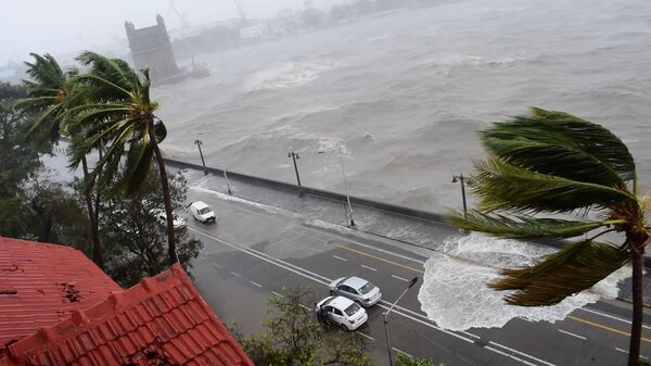 إعصار قوي تاوكتاي يضرب مومباي، الهند 17 مايو 2021 - سبوتنيك عربي