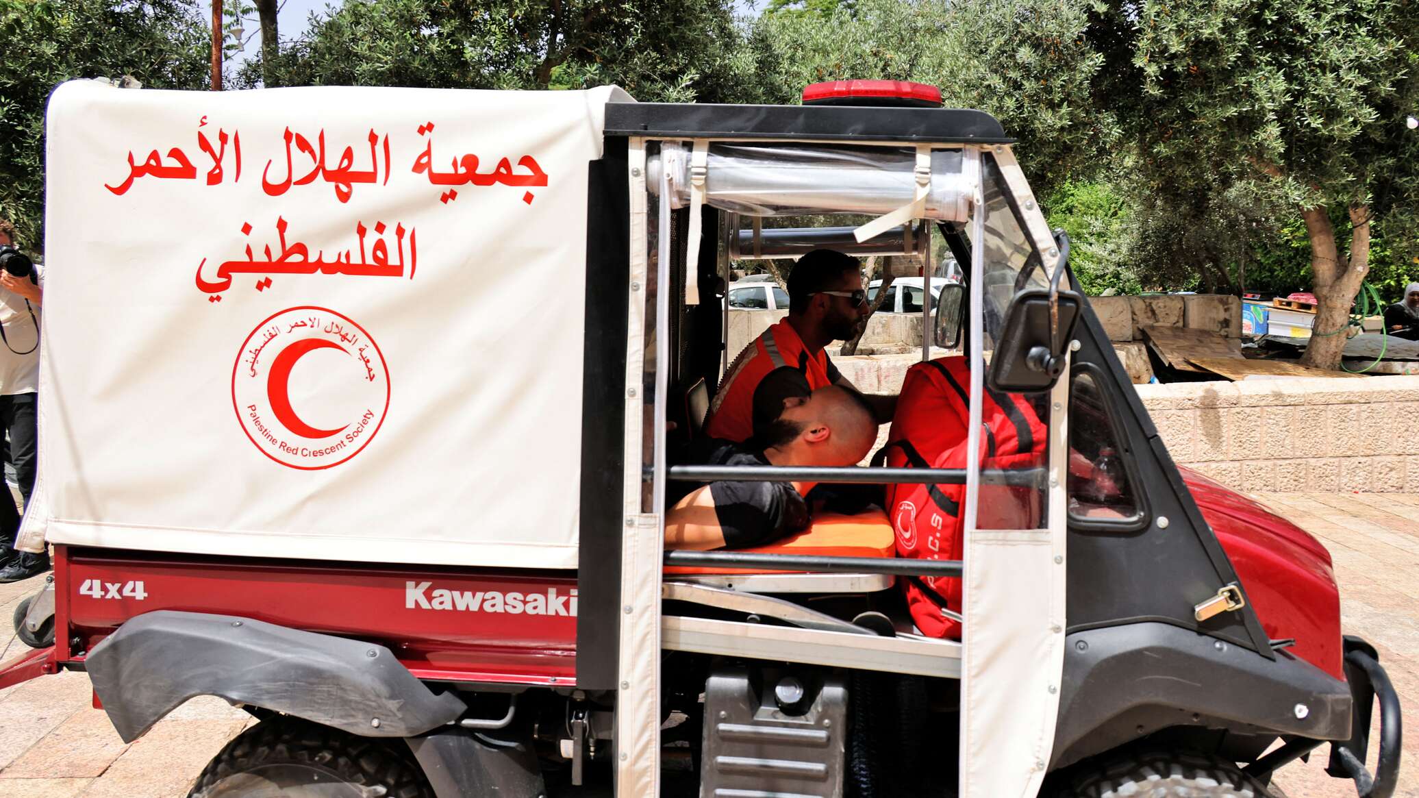 الهلال الأحمر الفلسطيني يؤكد تعرض الطواقم الطبية في غزة لقصف إسرائيلي مستمر