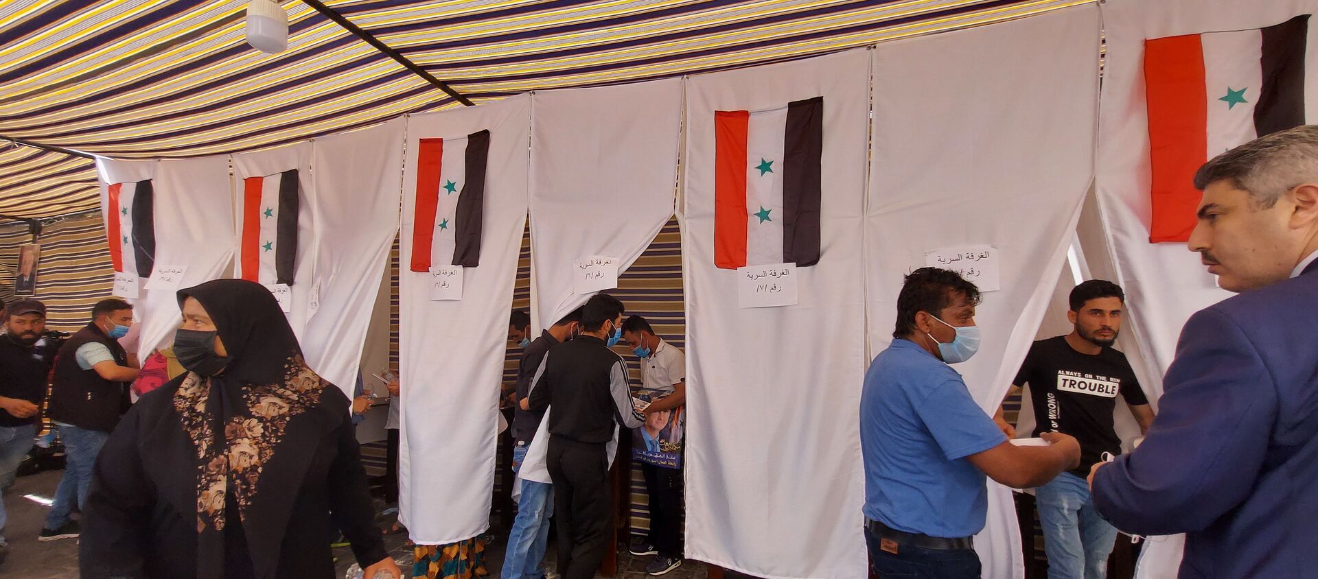 عشرات آلاف السوريين يتوافدون إلى سفارة بلادهم في بيروت للإقتراع في الانتخابات الرئاسية، سوريا 20 مايو 2021 - سبوتنيك عربي, 1920, 24.05.2021
