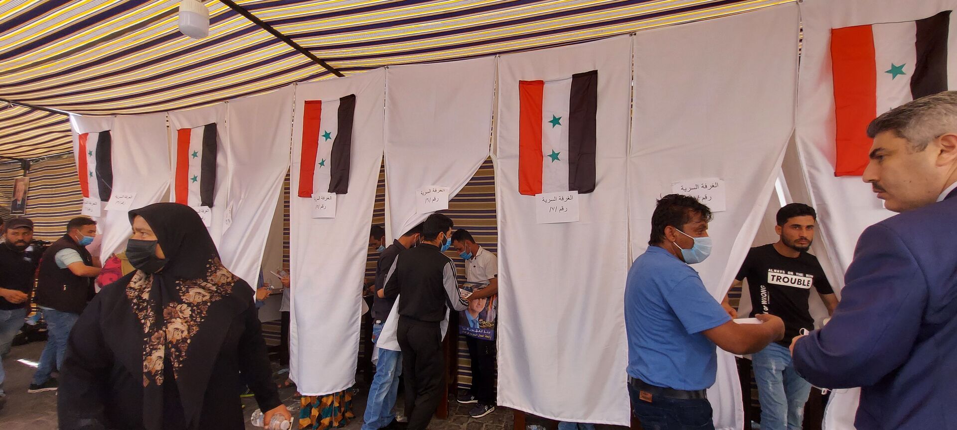 عشرات آلاف السوريين يتوافدون إلى سفارة بلادهم في بيروت للإقتراع في الانتخابات الرئاسية  - سبوتنيك عربي, 1920, 20.05.2021