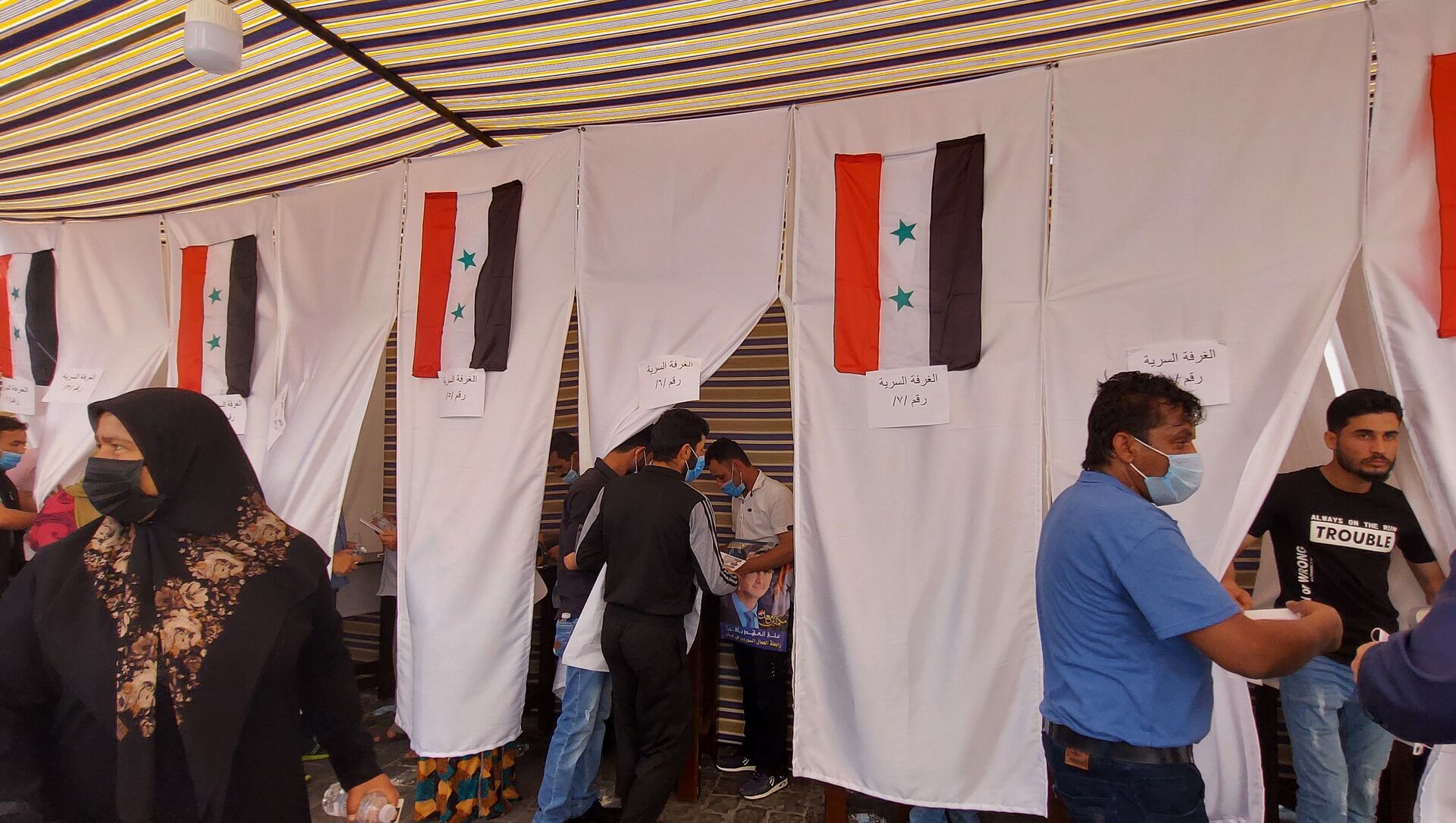 عشرات آلاف السوريين يتوافدون إلى سفارة بلادهم في بيروت للإقتراع في الانتخابات الرئاسية، سوريا 20 مايو 2021 - سبوتنيك عربي, 1920, 24.05.2021