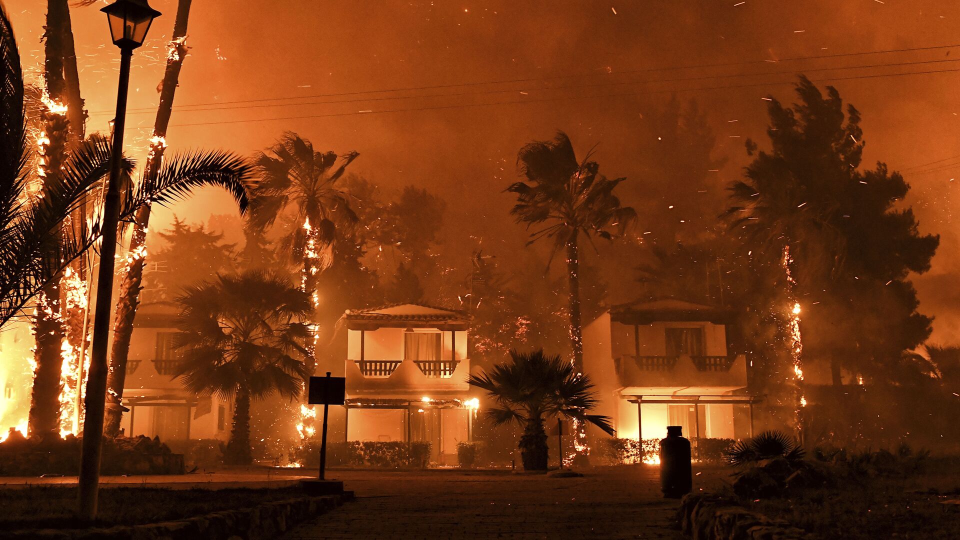 حريق غابات هائل في قرية شيناس بالقرب من كورينث في اليونان، 19 مايو 2021 - سبوتنيك عربي, 1920, 21.07.2021