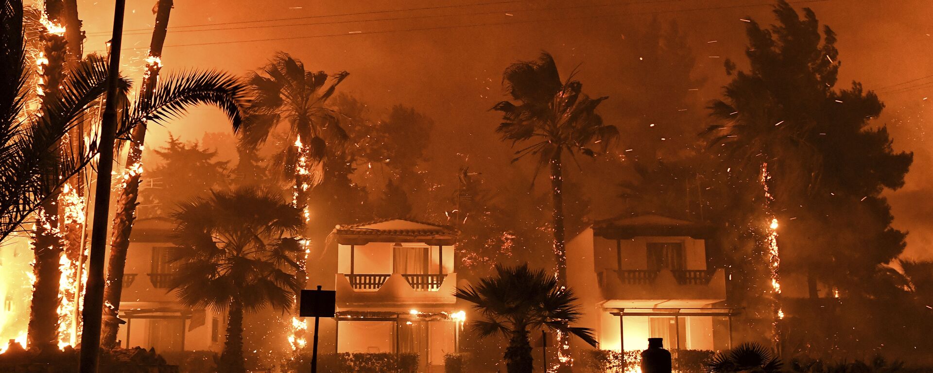 حريق غابات هائل في قرية شيناس بالقرب من كورينث في اليونان، 19 مايو 2021 - سبوتنيك عربي, 1920, 23.05.2021