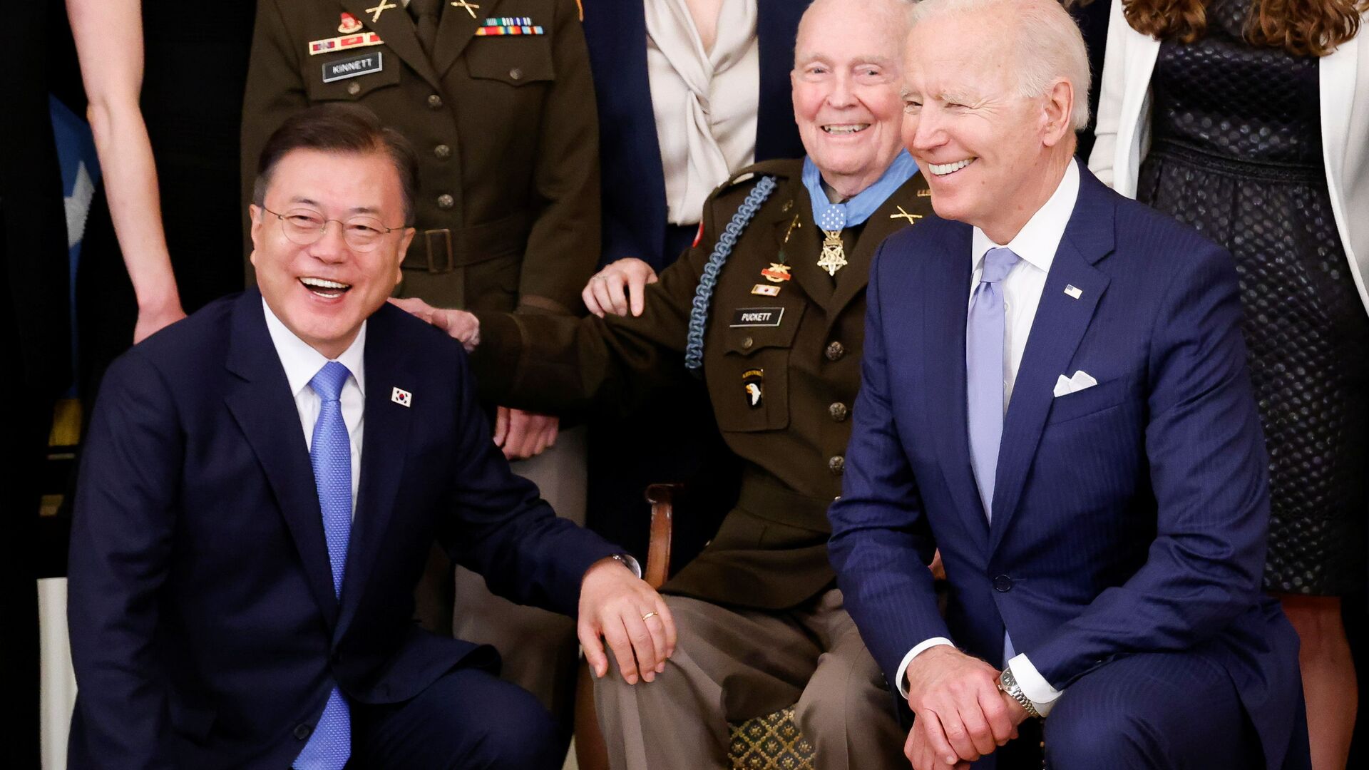 الرئيس الأمريكي، جو بايدن، ورئيس كوريا الجنوبية، مون جاي إن، يشاركان في حفل ميدالية الشرف بالعاصمة الأمريكية واشنطن، 21 مايو/ أيار 2021 - سبوتنيك عربي, 1920, 22.07.2021