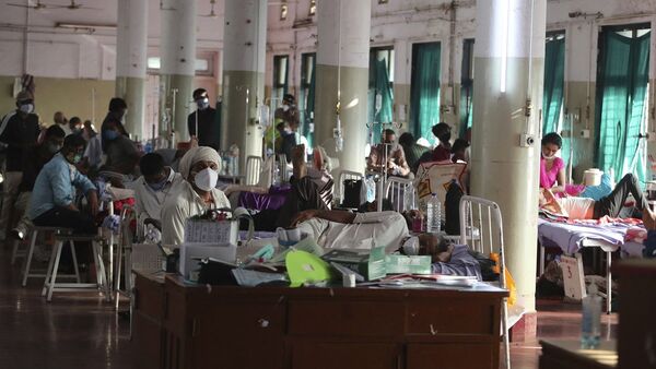 علاج مرضى مصابين بالفطر الأسود في جناح بمستشفى حكومي في أحمد آباد، الهند، الجمعة 21 مايو/ أيار 2021 - سبوتنيك عربي