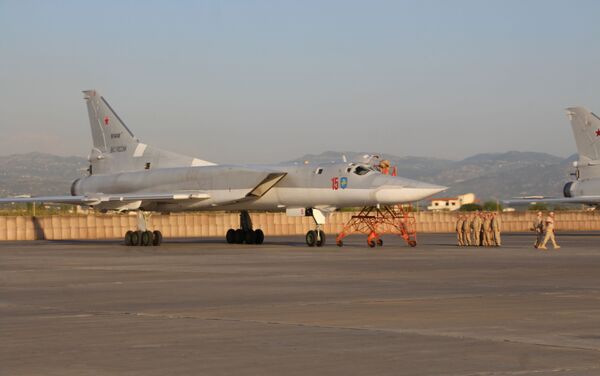 قاذفات روسية من طراز تو-22 إم 3 في قاعدة حميميم، سوريا 25 مايو 2021 - سبوتنيك عربي